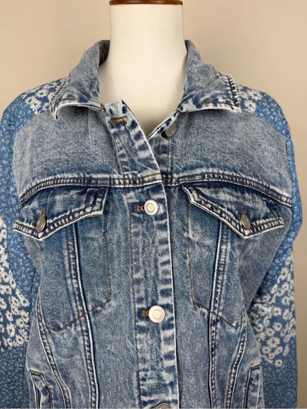 Avec Les Filles Patchwork Blue Denim Jacket with Quilted Sleeves - Picture 4 of 17